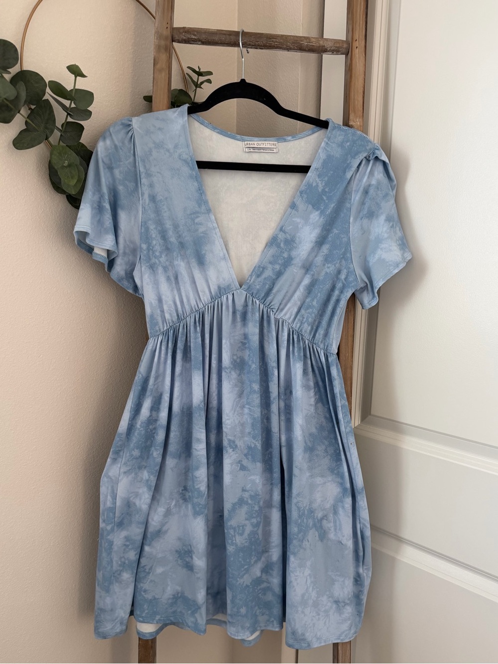 Urban Outfitters Julia Blue Tie Dye V Neck Ruffle Mini Dress Large